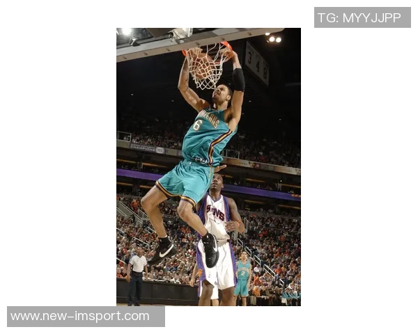 弗菲表现出色6投3中贡献12分3篮板1助攻1盖帽展现实力 弗菲表现出色6投3中贡献12分3篮板1助攻1盖帽展现实力