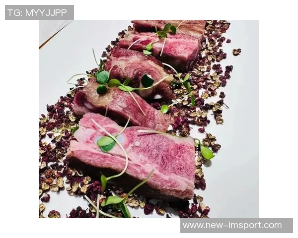 亚当斯如野兽般光脚漫步手持牛排展现原始魅力 亚当斯如野兽般光脚漫步手持牛排展现原始魅力