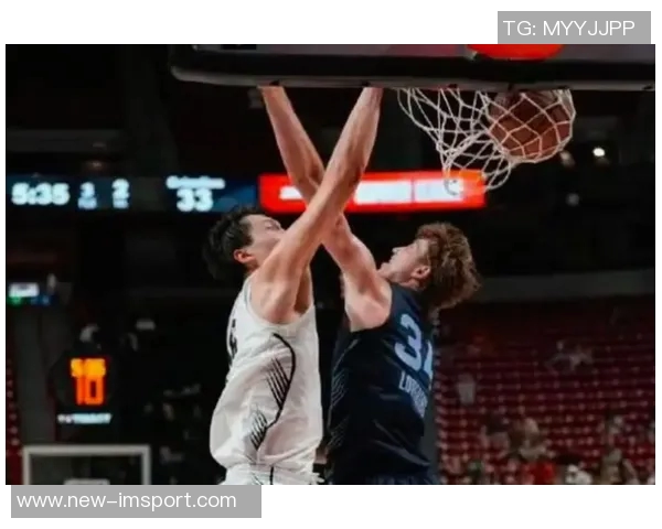 小卡上半场表现平平三分球失准仅得15分助攻2次 小卡上半场表现平平三分球失准仅得15分助攻2次